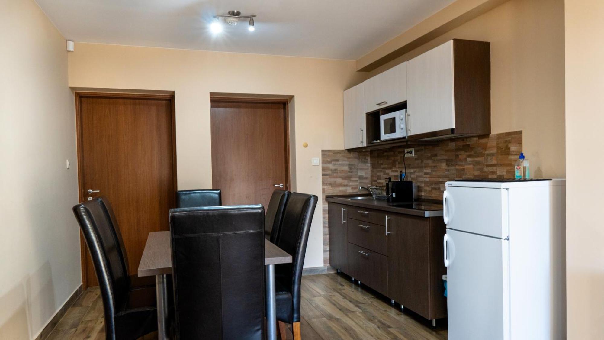 Family Apartman Eplény Εξωτερικό φωτογραφία