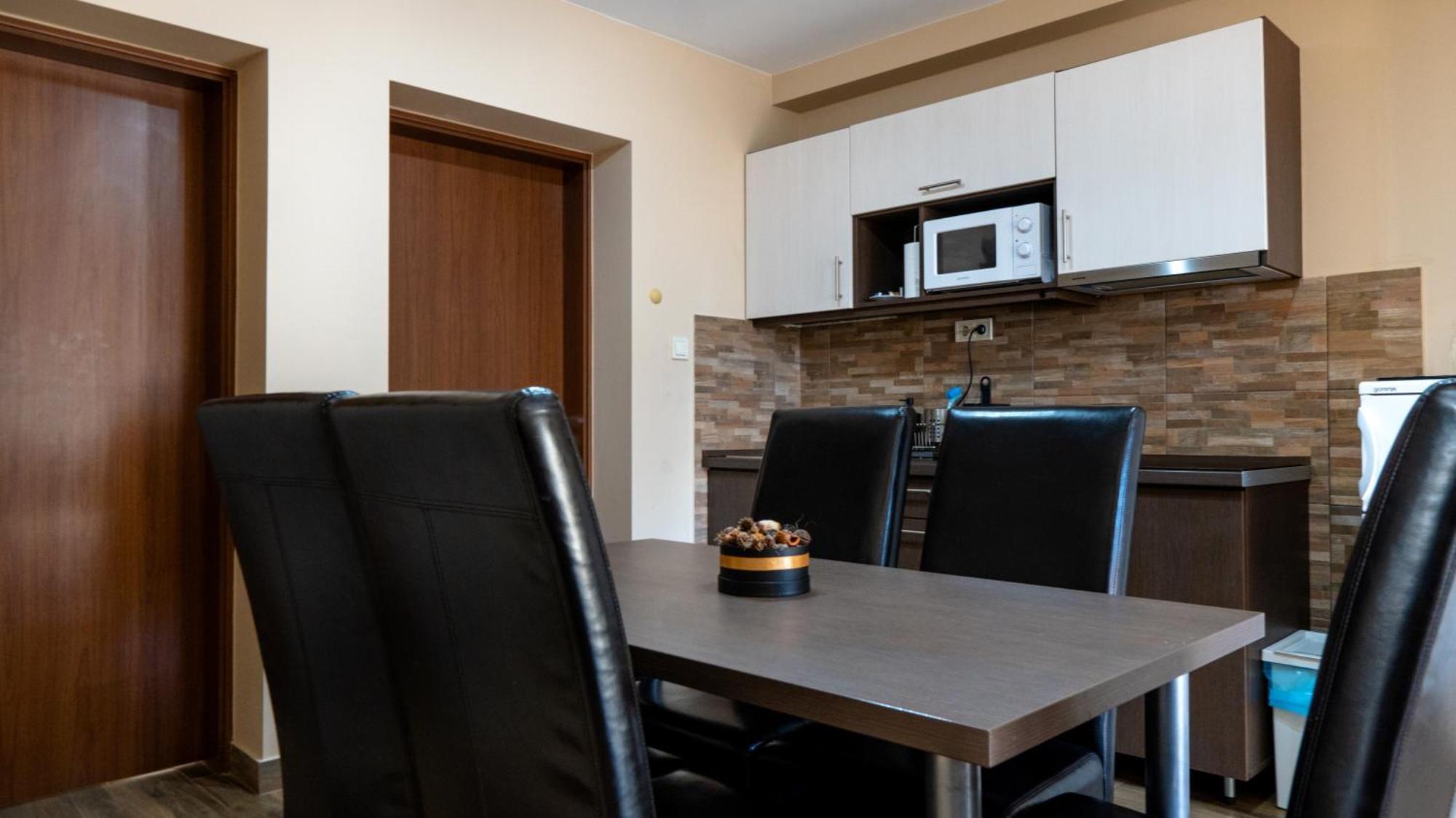 Family Apartman Eplény Εξωτερικό φωτογραφία