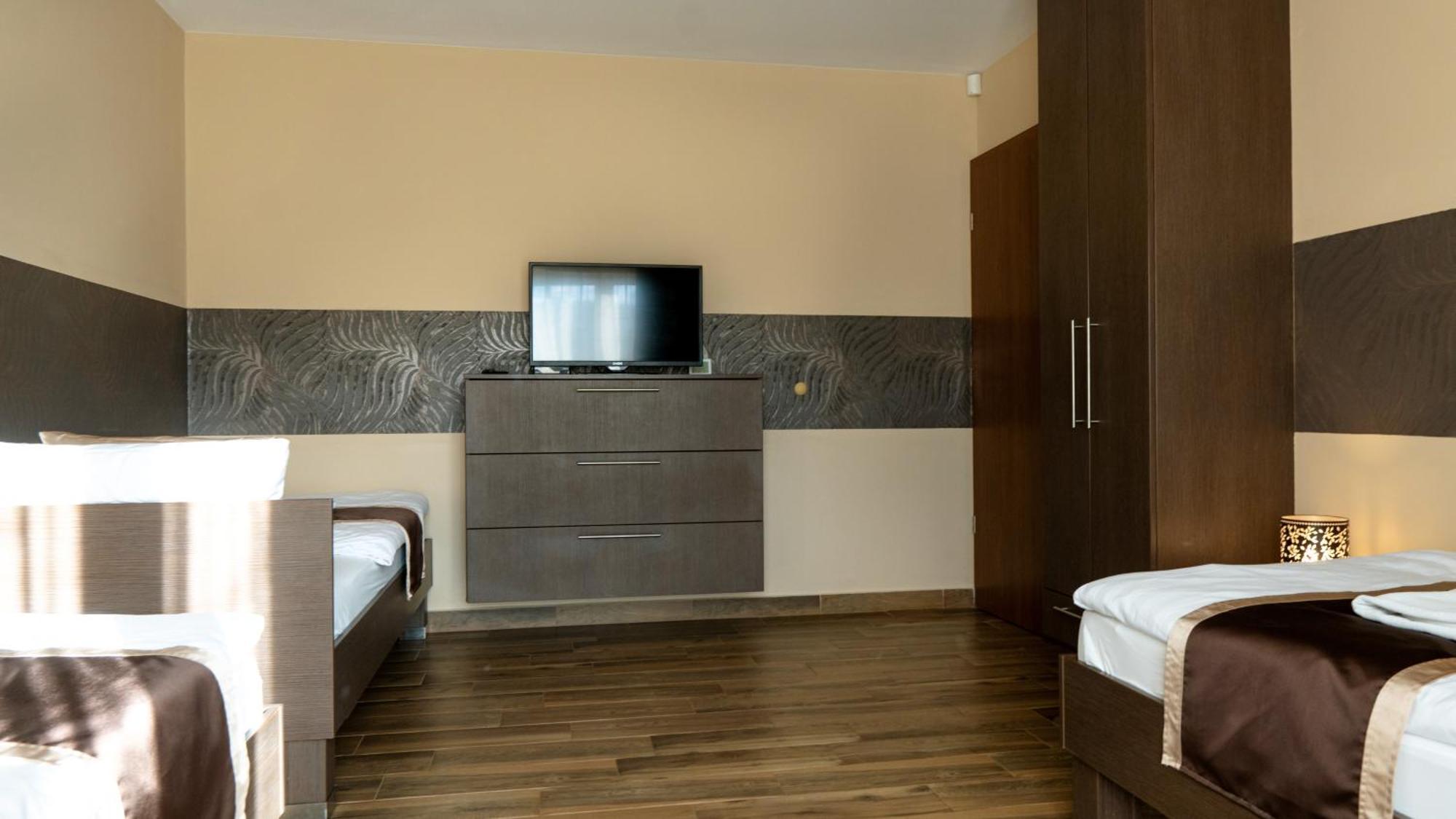 Family Apartman Eplény Εξωτερικό φωτογραφία