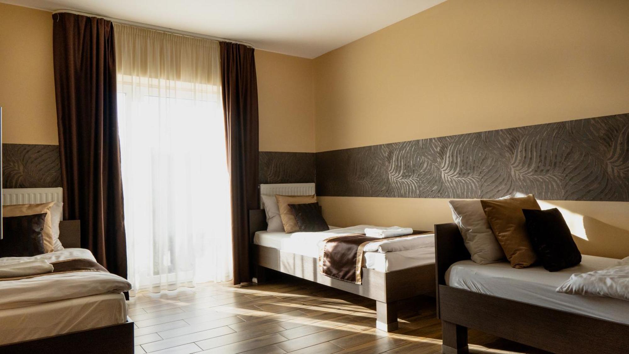 Family Apartman Eplény Εξωτερικό φωτογραφία