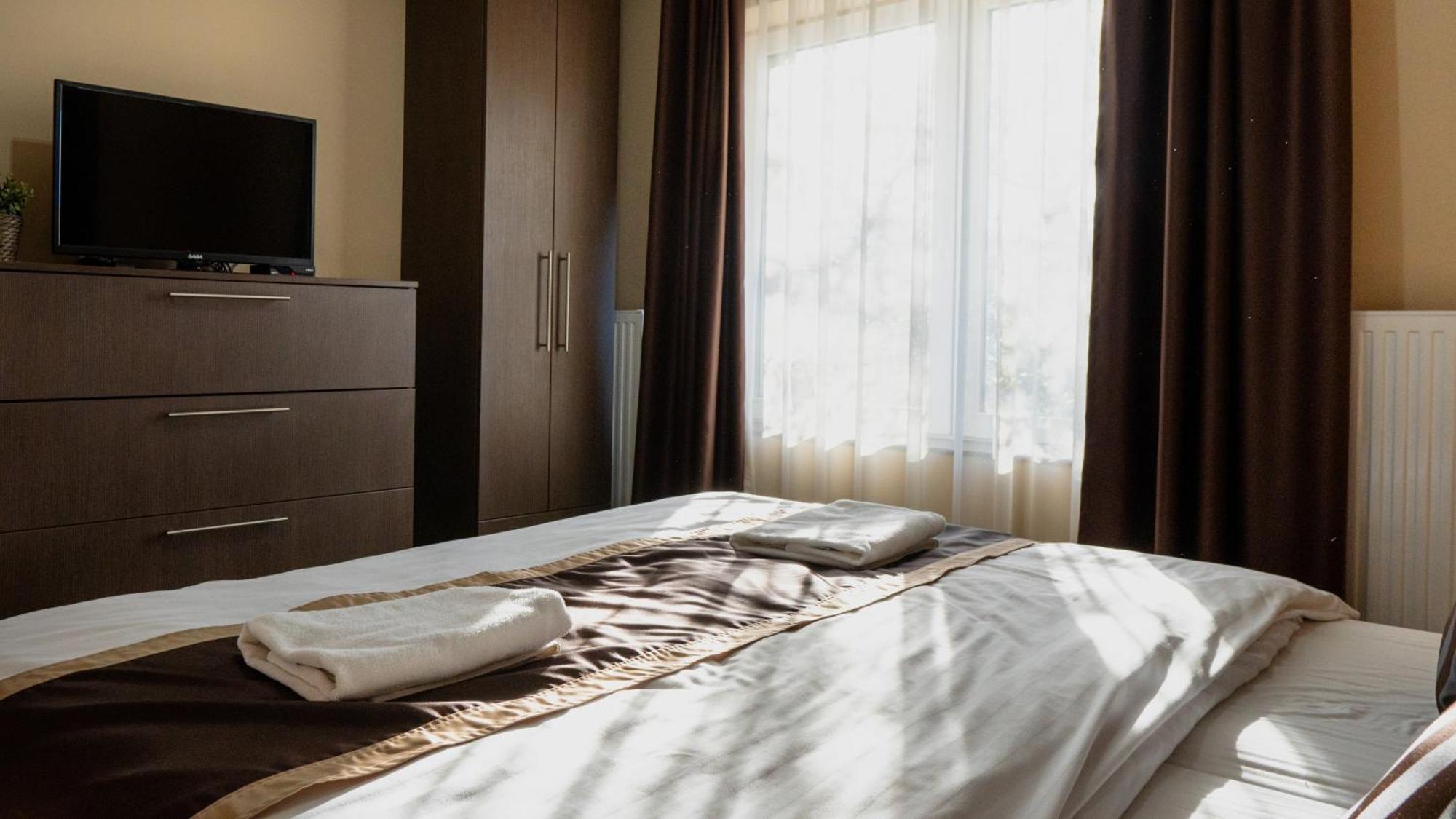 Family Apartman Eplény Εξωτερικό φωτογραφία