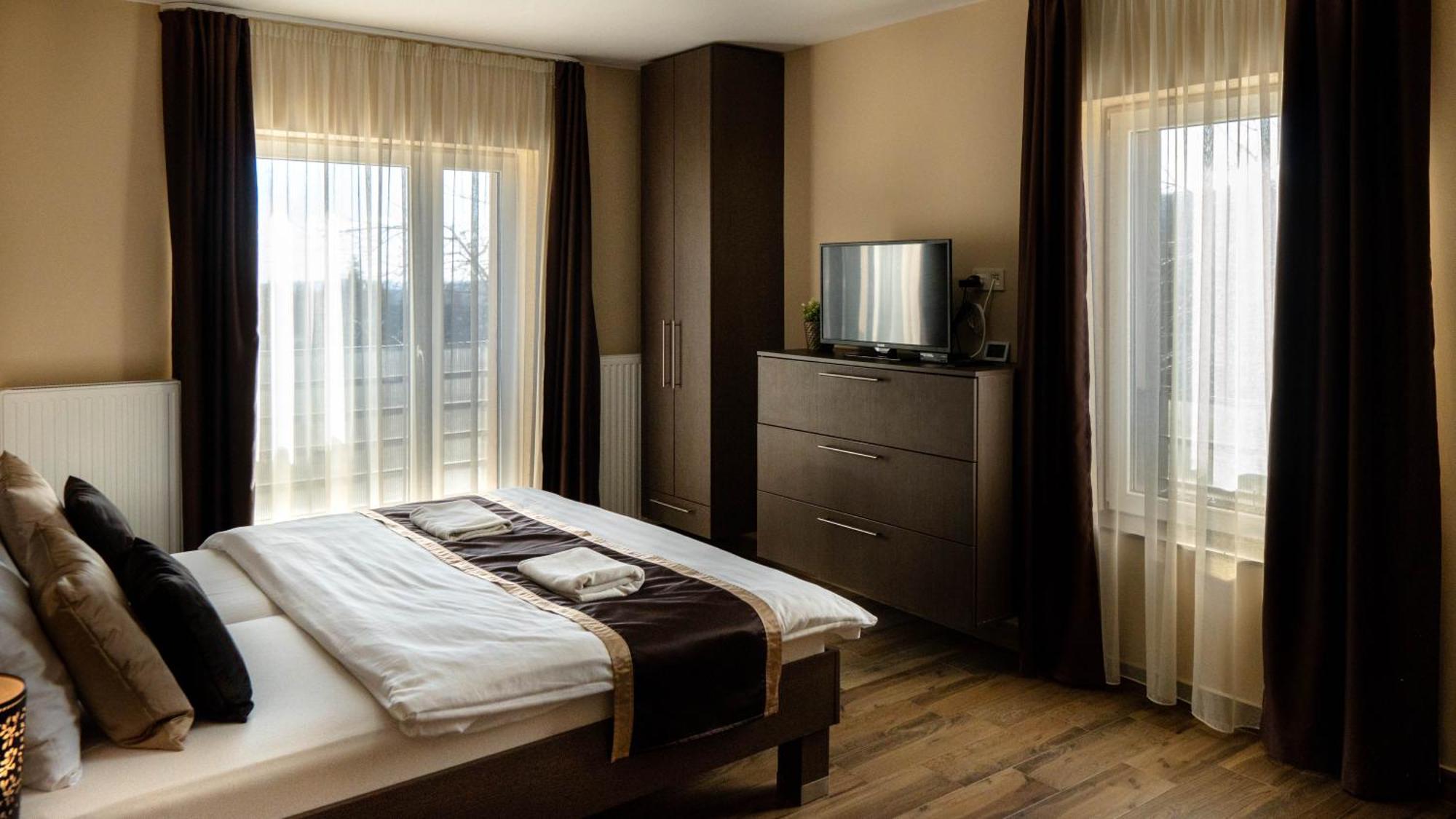 Family Apartman Eplény Εξωτερικό φωτογραφία