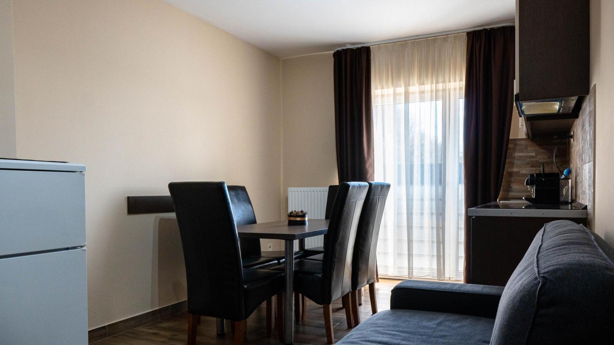 Family Apartman Eplény Εξωτερικό φωτογραφία