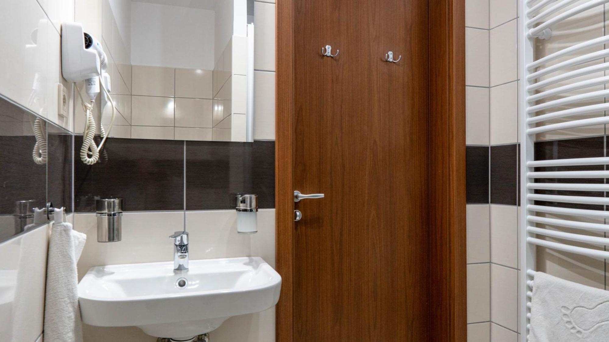 Family Apartman Eplény Εξωτερικό φωτογραφία